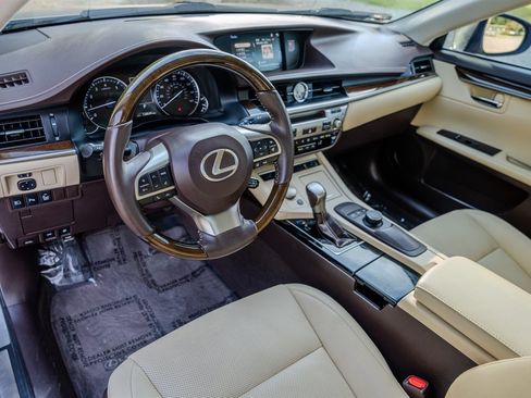 Used 2017 Lexus ES 350 w/ Premium Package FWD image 14