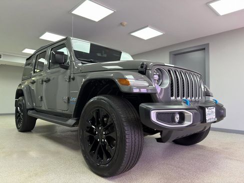 Used 2023 Jeep Wrangler Sahara AWD/4WD image 4