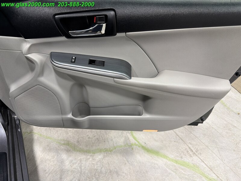 Used 2014 Toyota Camry XLE FWD image 29
