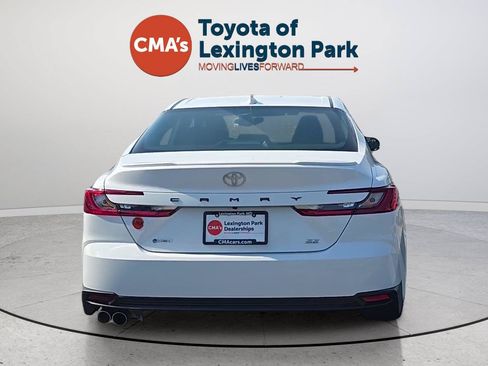 Used 2025 Toyota Camry SE FWD image 4