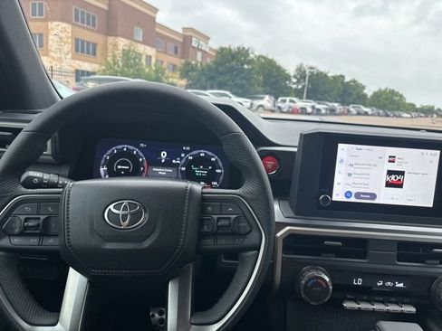 Used 2025 Toyota Tacoma TRD Sport AWD/4WD image 10
