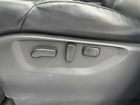 Used 2021 Nissan Armada SL w/ Captain's Chairs Package image 17