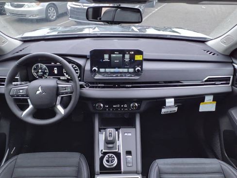 New 2025 Mitsubishi Outlander SE image 6