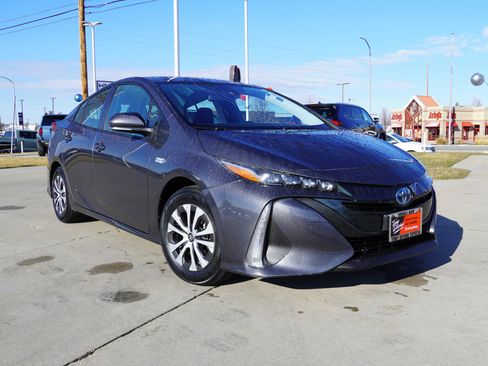 Certified 2022 Toyota Prius Prime LE image 2