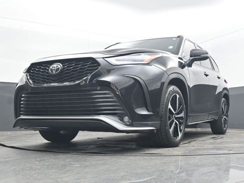 Used 2022 Toyota Highlander XSE image 27