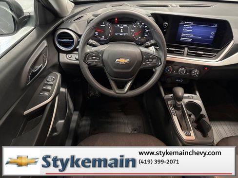 Used 2024 Chevrolet Trax LS w/ LS Convenience Package image 5