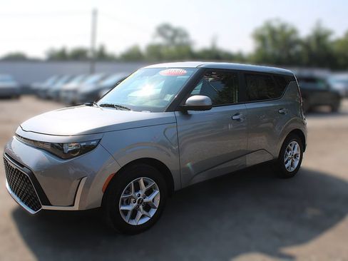 Certified 2025 Kia Soul LX w/ LX Technology Package FWD image 14