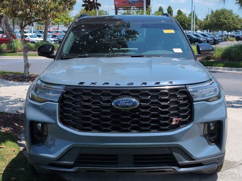 Used 2025 Ford Explorer ST AWD/4WD image 3