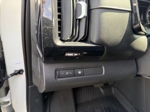 Used 2022 Nissan Pathfinder SV AWD/4WD image 13