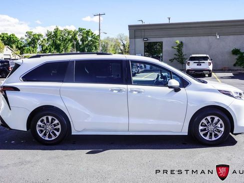 Used 2024 Toyota Sienna XLE image 23