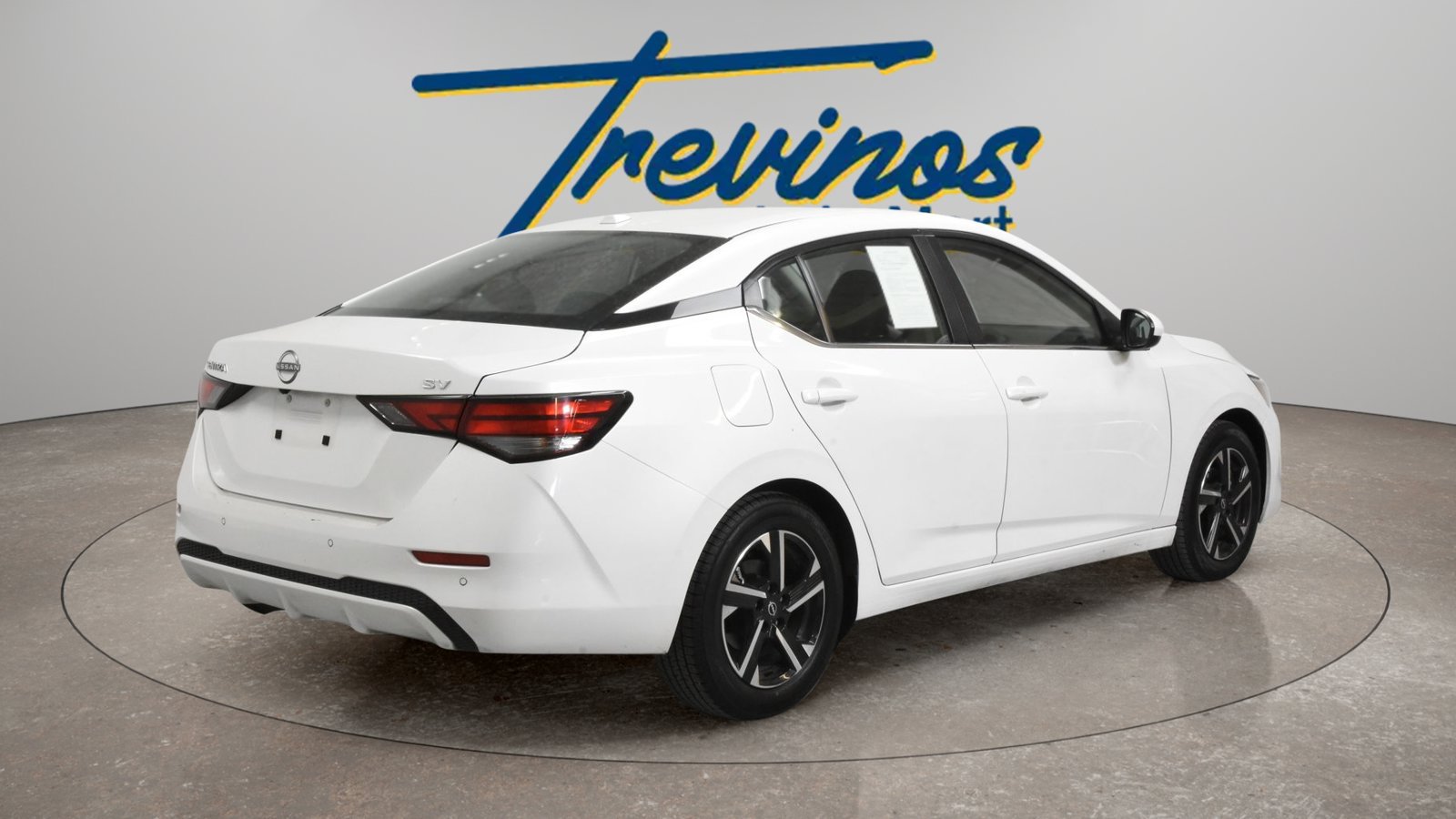 Used 2024 Nissan Sentra SV FWD image 2