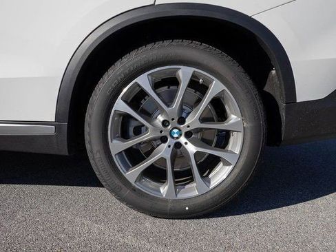 New 2026 BMW X5 xDrive50e image 6