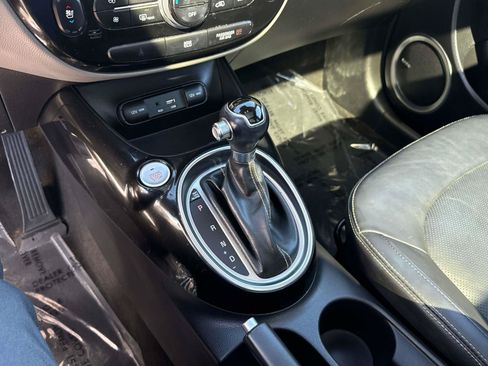 Used 2016 Kia Soul + w/ Primo Package FWD image 21