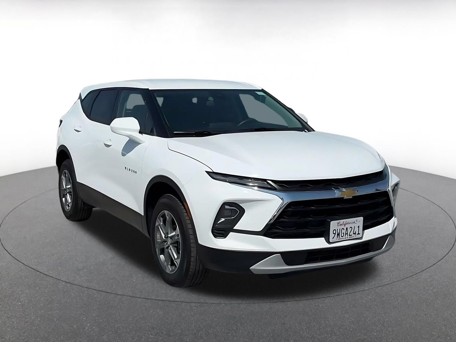 Used 2026 Chevrolet Blazer LT FWD image 3