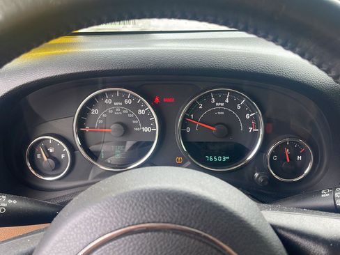 Used 2017 Jeep Wrangler Unlimited Sahara w/ Connectivity Group AWD/4WD image 14