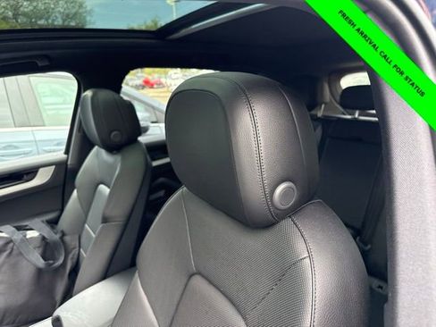 Used 2024 Porsche Cayenne AWD/4WD image 14