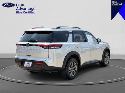 Used 2024 Nissan Pathfinder SV FWD image 5