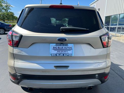 Used 2017 Ford Escape SE FWD image 4