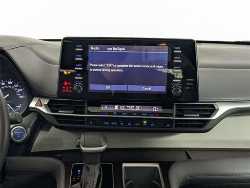 Used 2024 Toyota Sienna XLE FWD image 39