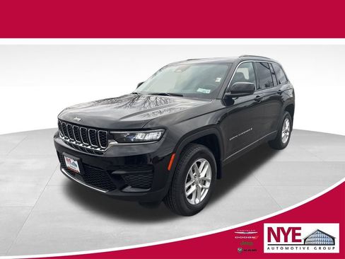 Used 2025 Jeep Grand Cherokee Laredo X image 1