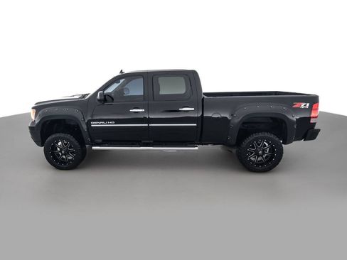 Used 2013 GMC Sierra 2500 Denali w/ Suspension Package, Off-Road AWD/4WD image 8