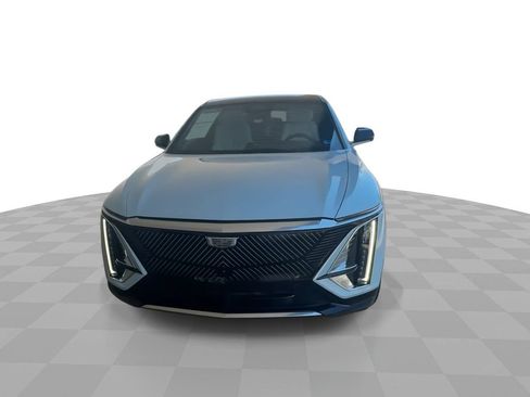 Certified 2024 Cadillac Lyriq Luxury AWD/4WD image 3