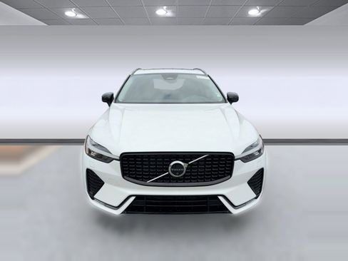 Certified 2025 Volvo XC60 B5 Plus image 6