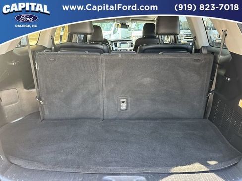 Used 2017 Toyota Highlander SE FWD image 16