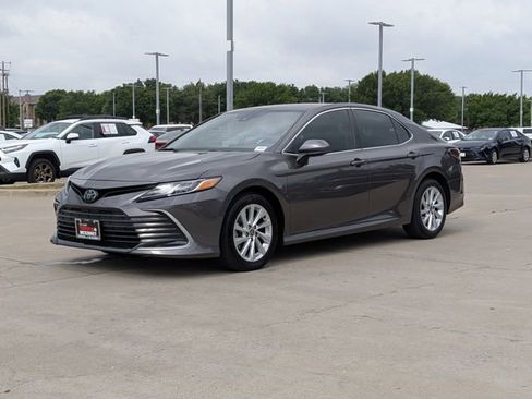 Used 2023 Toyota Camry LE FWD image 9
