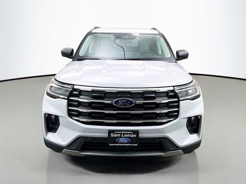 Used 2025 Ford Explorer Active w/ Active Comfort Package image 2
