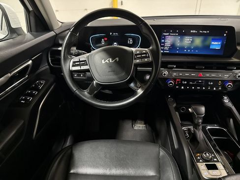 Used 2025 Kia Telluride S AWD/4WD image 11