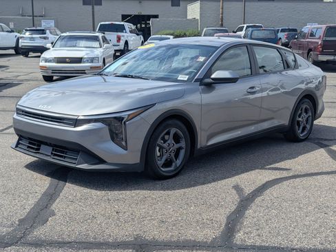 Used 2025 Kia K4 FWD image 5