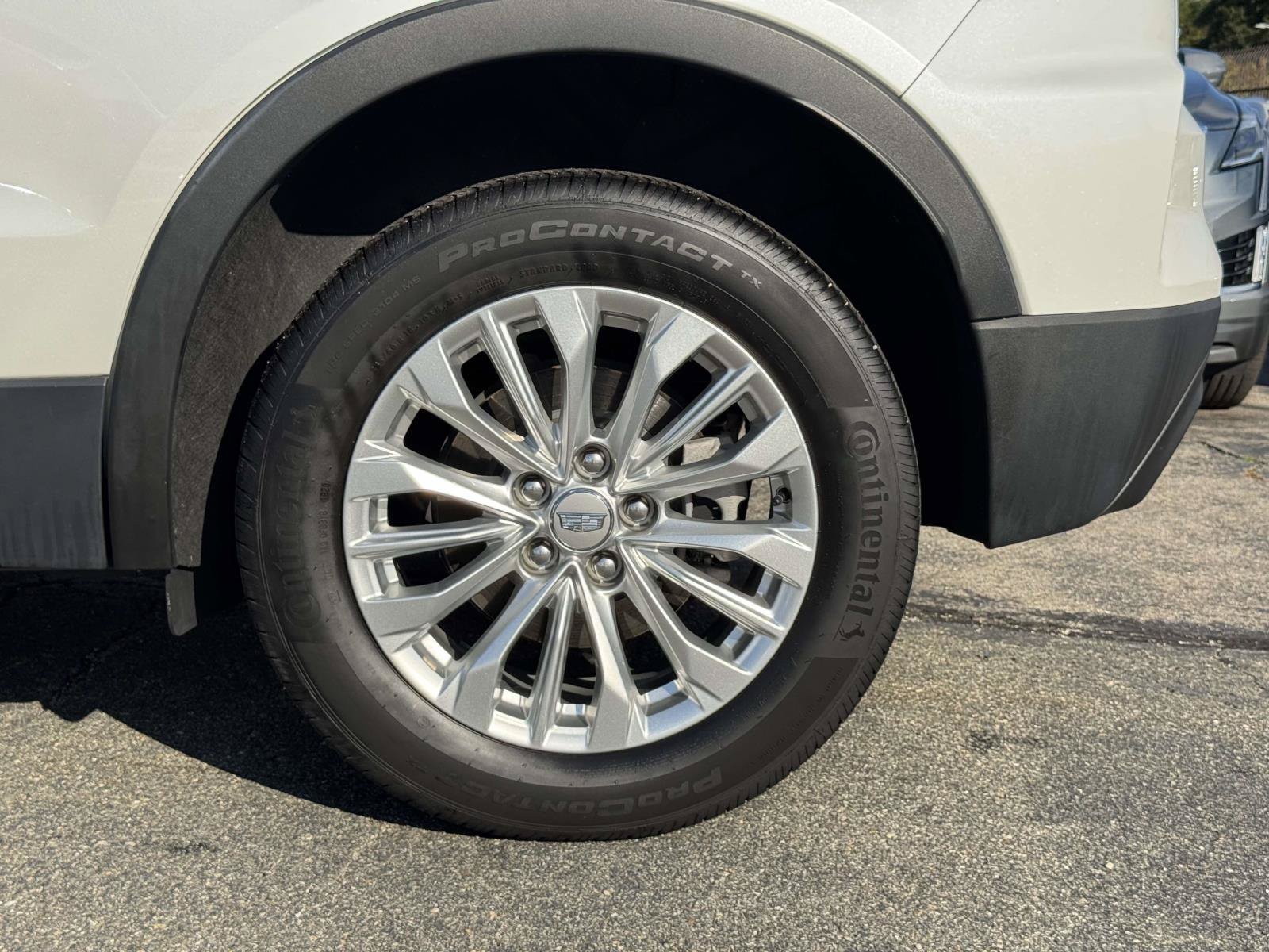 Used 2024 Cadillac XT4 Luxury w/ Cold Weather Package AWD/4WD image 8