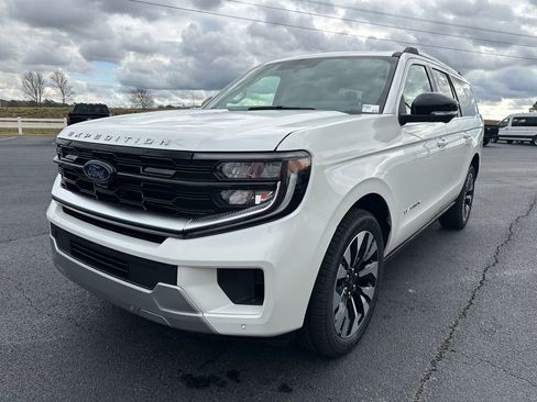 New 2025 Ford Expedition Max Platinum w/ Driver's Package image 4