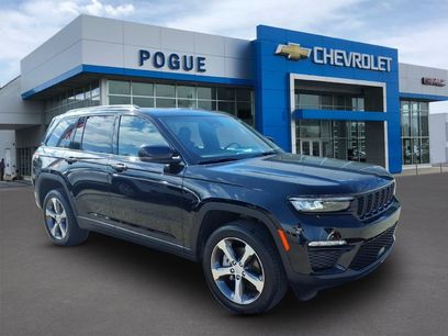 Used 2025 Jeep Grand Cherokee Limited w/ Black Appearance Package