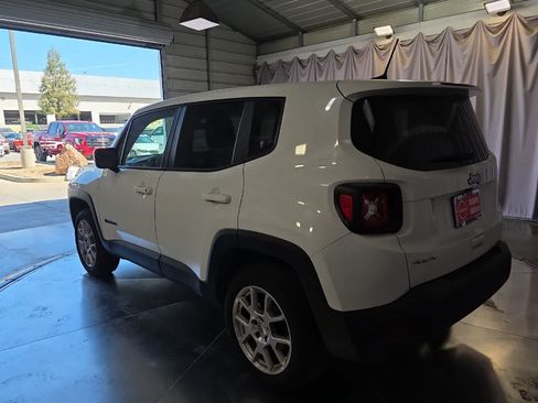 Used 2023 Jeep Renegade Latitude AWD/4WD image 7