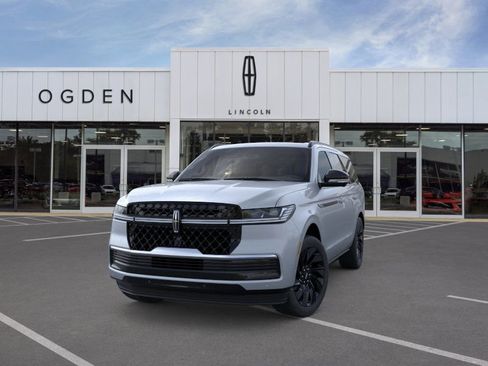 New 2025 Lincoln Navigator Reserve image 2