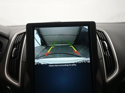 Used 2024 Ford Edge SE w/ Black Appearance Package image 11