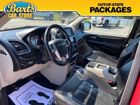 Used 2013 Chrysler Town & Country Touring FWD image 25