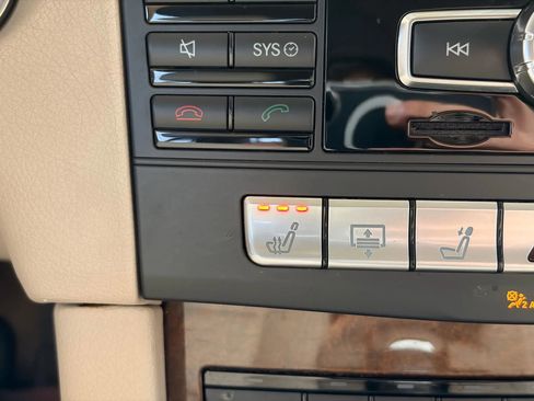 Used 2014 Mercedes-Benz E 350 4MATIC Sedan image 26