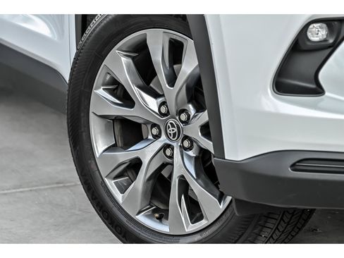 Used 2024 Toyota Grand Highlander AWD image 3