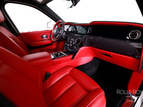 Used 2025 Rolls-Royce Cullinan Black Badge AWD/4WD image 36