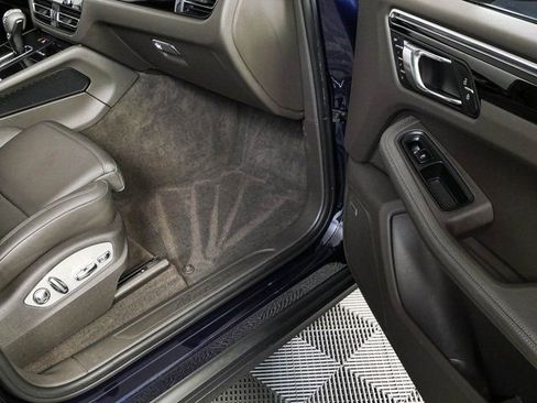 Certified 2022 Porsche Macan AWD/4WD image 25