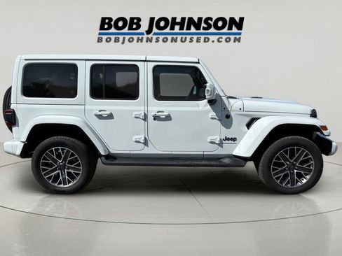Used 2023 Jeep Wrangler Unlimited Sahara AWD/4WD image 2