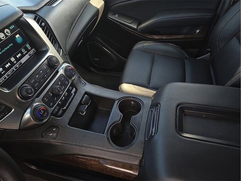 Used 2019 Chevrolet Suburban LT image 20