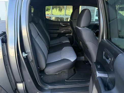 Used 2022 Toyota Tacoma TRD Sport w/ Technology Package AWD/4WD image 38
