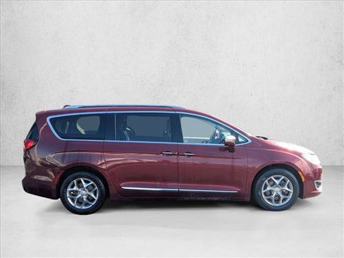 Used 2018 Chrysler Pacifica Limited w/ Advanced Safetytec Group FWD image 4