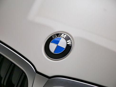 Used 2026 BMW 330i Sedan w/ Premium Package RWD image 9