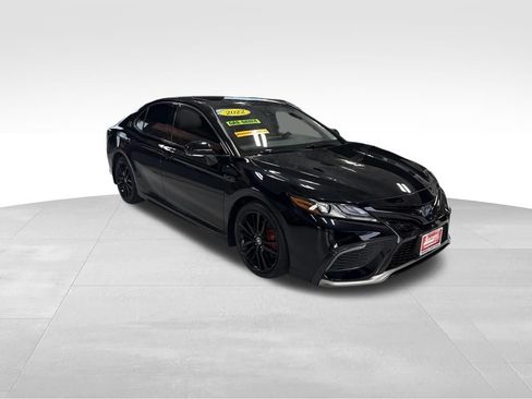 Used 2022 Toyota Camry XSE FWD image 7
