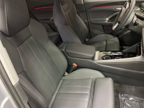 New 2025 Audi Q5 Prestige image 8